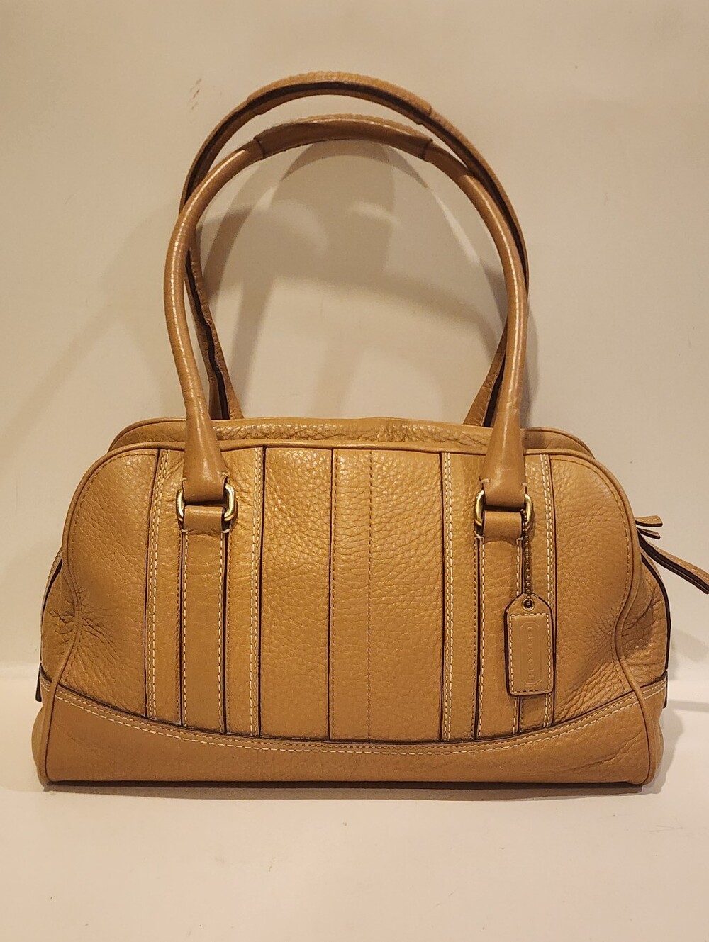 Vintage Coach’s pebbled/full-grain leather satchel Y2k #10526